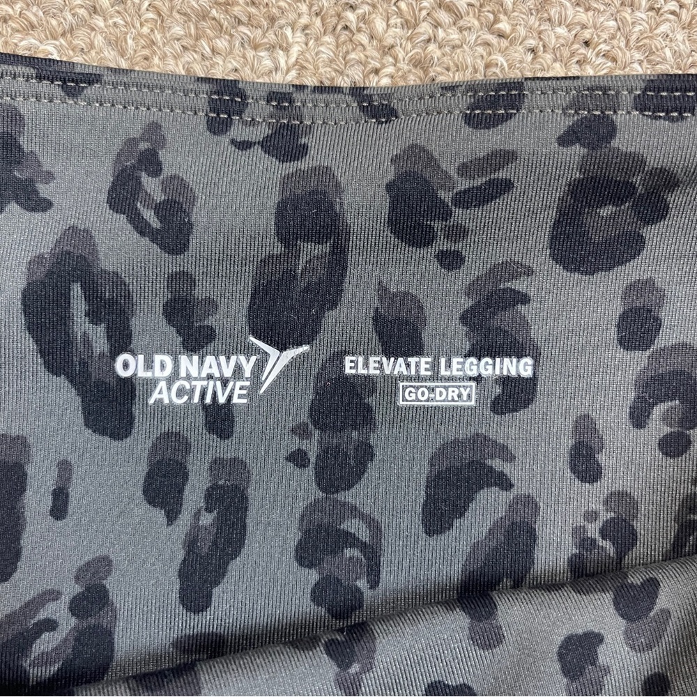 Old Navy: Women’s Active Elevate Go Dry Animal Print Legging, Size S - Picture 3 of 8